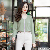Vertier : No.81012 เสื้อแขนยาวสีพื้น | Solid Long Sleeve Blouse